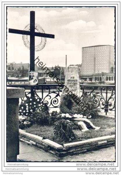 Berlin - Gedenkstein an der Oberbaumbrücke