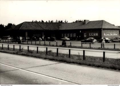 CPA Michendorf in der Mark, Autobahnraststätte, Gebäude, Autos, Personen, leichtes Schwarz-Weiß