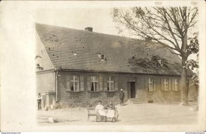 Photo CPA Putlitz in der Prignitz, Wohnhaus, Familie