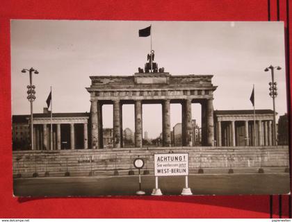 Berlin - Brandenburger Tor / Mauer