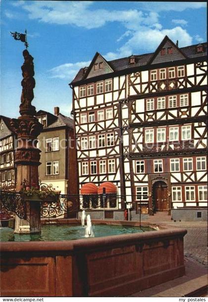 Butzbach Marktbrunnen Fachwerk mit Benderschem Haus