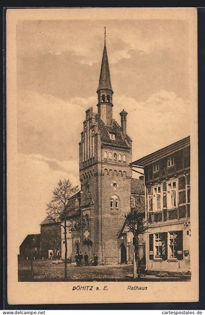 AK Dömitz a.E., Rathaus mit Leuten