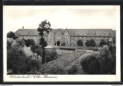 AK Glückstadt /Elbe, Kaserne mit Sträuchern