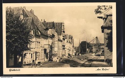 AK Glückstadt, Strasse Am Hafen mit Wohnhäusern