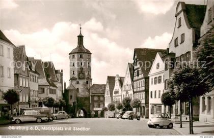 Guenzburg Bayern Marktplatz mit Stadttor