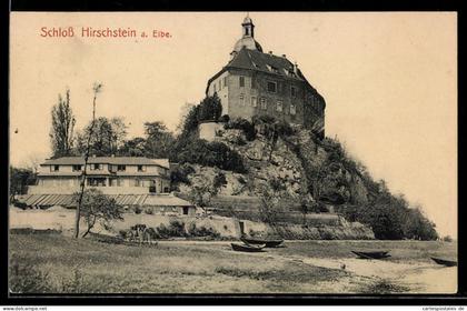 AK Hirschstein a. Elbe, Schloss in der Aussenansicht mit Ruderbooten