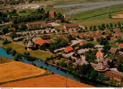 Greetsiel Krummhoern Aurich Niedersachsen Fliegeraufnahme mit Zwillingsmuehlen