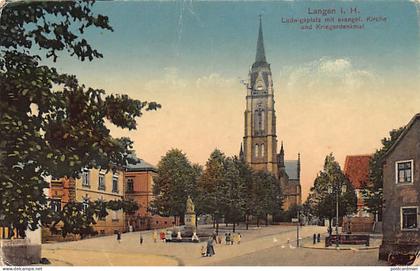 Deutschland - LANGEN (HE) Ludwigsplatz mit evangel. Kirche und Kriegerdenkmal