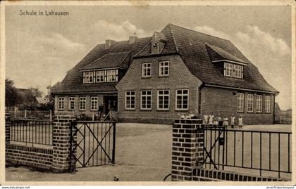 CPA Lahausen Weyhe Niedersachsen, Schule in Gebäude mit Fenstern, Zaun, Tor