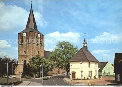 Uelsen Kirche mit Rathaus