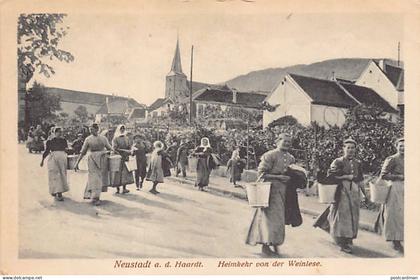 Deutschland - NEUSTADT (Weinstr.) Heimkehr von der Weinlese