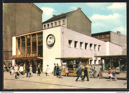 AK Berlin-Prenzlauer Berg, S-Bahnhof Schönhauser Allee mit Zeitungskiosk