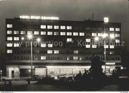 Schwerin Mecklenburg Hotel Stadt Schwerin bei Nacht
