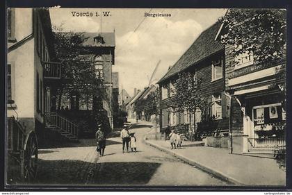 AK Voerde i. W., Bergstrasse mit Geschäftshaus u. Kindergruppe