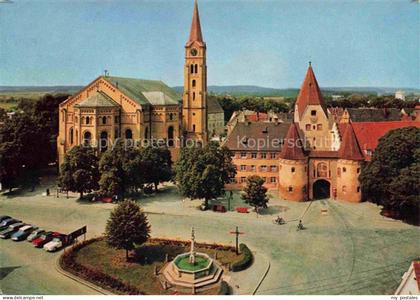 Weissenhorn Neu-Ulm Bayern Marktplatz mit Kirche und Oberem Tor