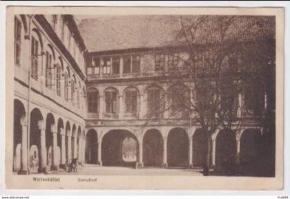 AK 035399 GERMANY - Wolfenbüttel - Schloßhof