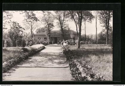 AK Zörbig /Kr. Bitterfeld, Park mit Gebäude