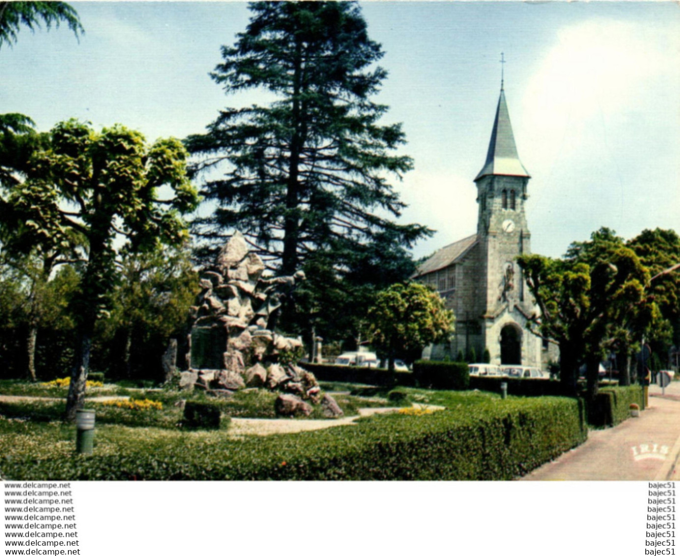 Dun le Palestel - l'église et le square