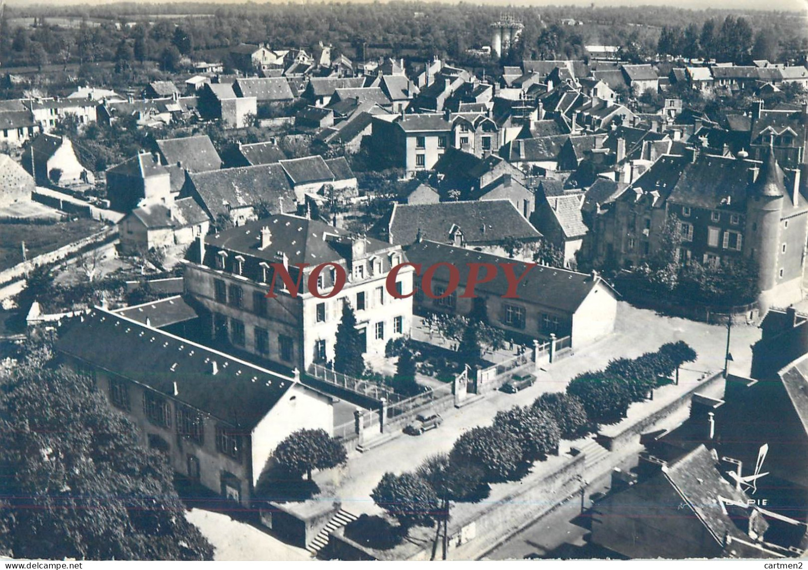 DUN-LE-PALESTEL L'HOTEL DE VILLE ET VUE D'ENSEMBLE