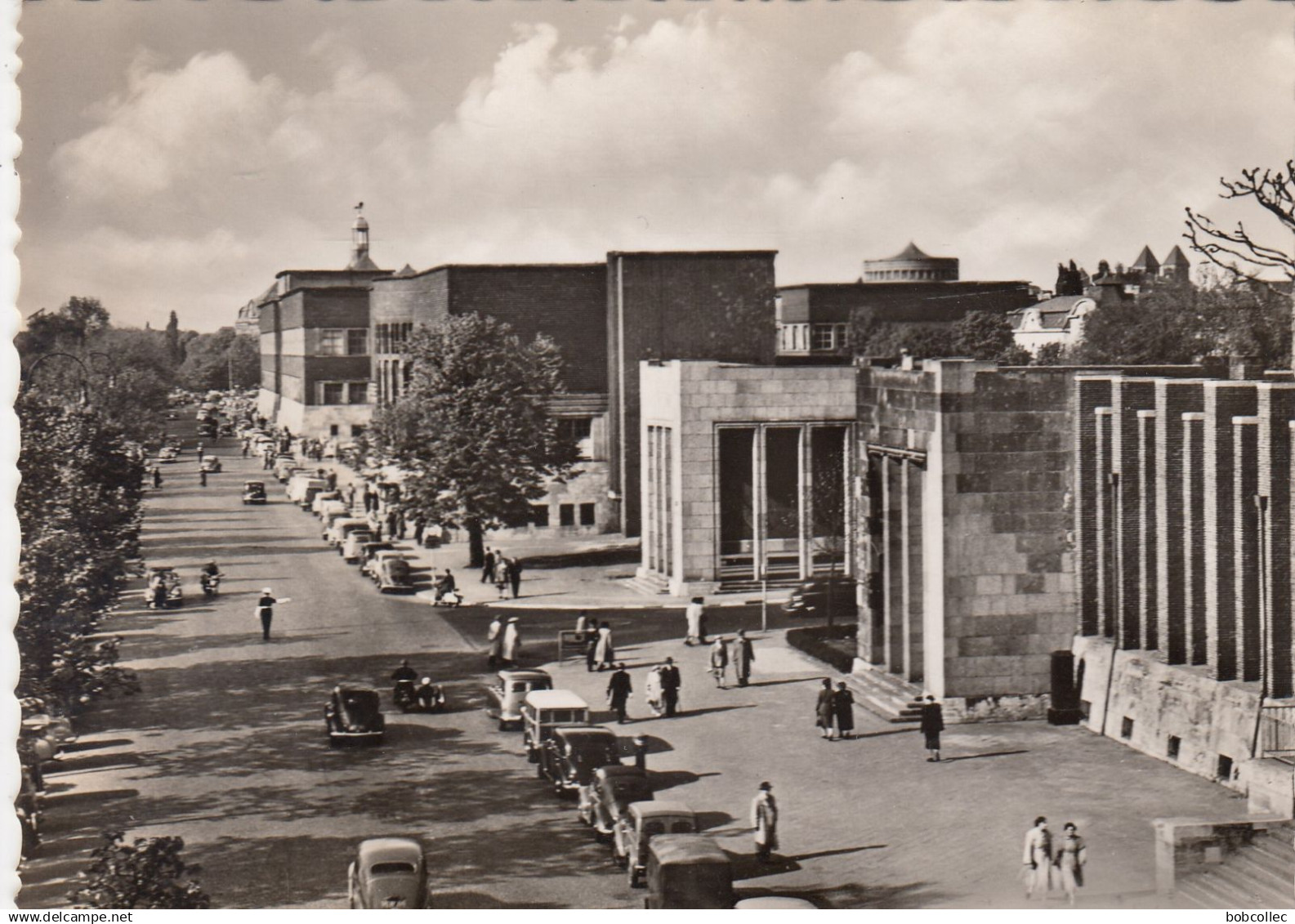 DÜSSELDORF (Rhénanie du Nord- Westphalie) : Ausstellungsgelände am Planetarium