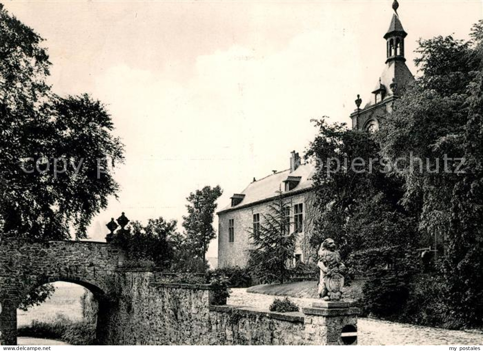 Ecaussinnes-Lalaing Une vue du Chateau-Fort