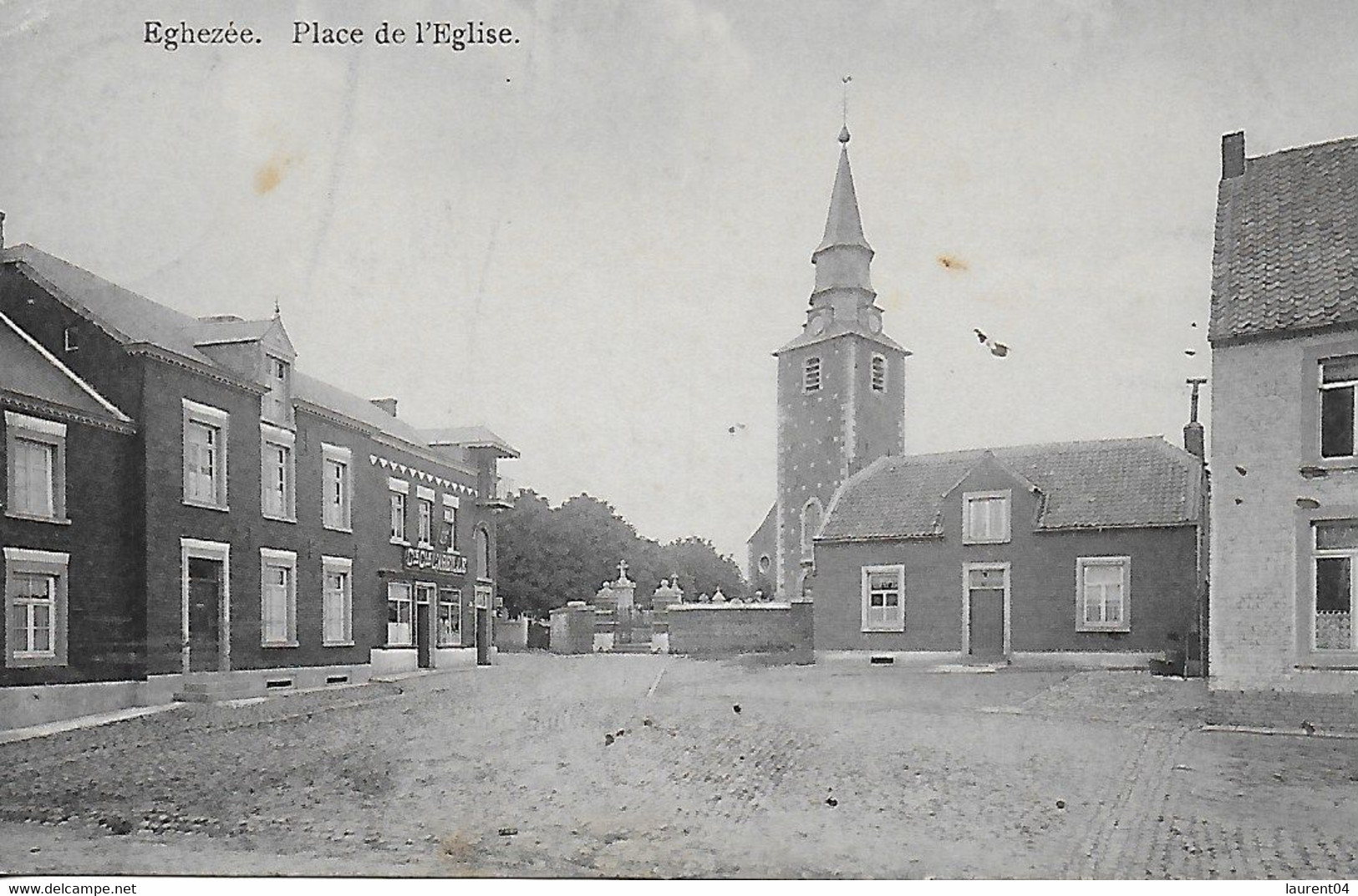 EGHEZEE. PLACE DE L'EGLISE