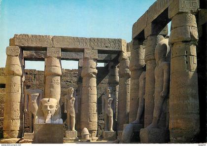 CPM Temple de Louxor Statues de Ramses ii dans le grande cour
