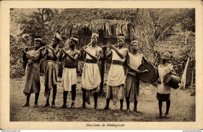 CPA Madagaskar, Strohhütten, Musiker