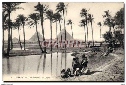 CPA Egypte Egypt Egypte Les Pyramides de Gizeh