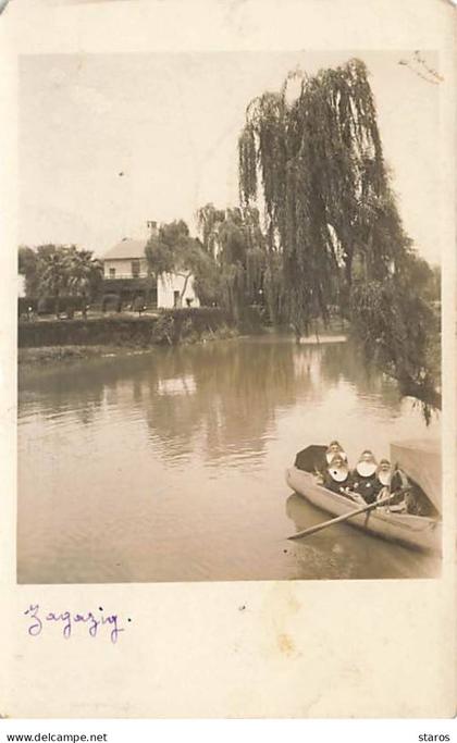 Egypte - ZAGAZIG - RPPC - Des Soeurs se promenant dans une barque
