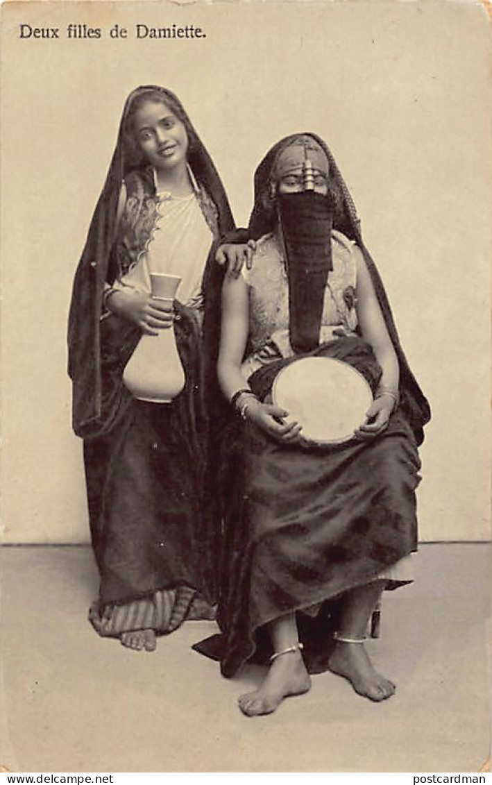 Egypt - Women from Damietta, one with a tambourine, the other one with a jar - Publ. Edition Egyptienne 117