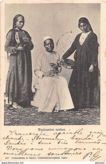 EGYPTE - PERSONNES - MUSICANTES ARABES