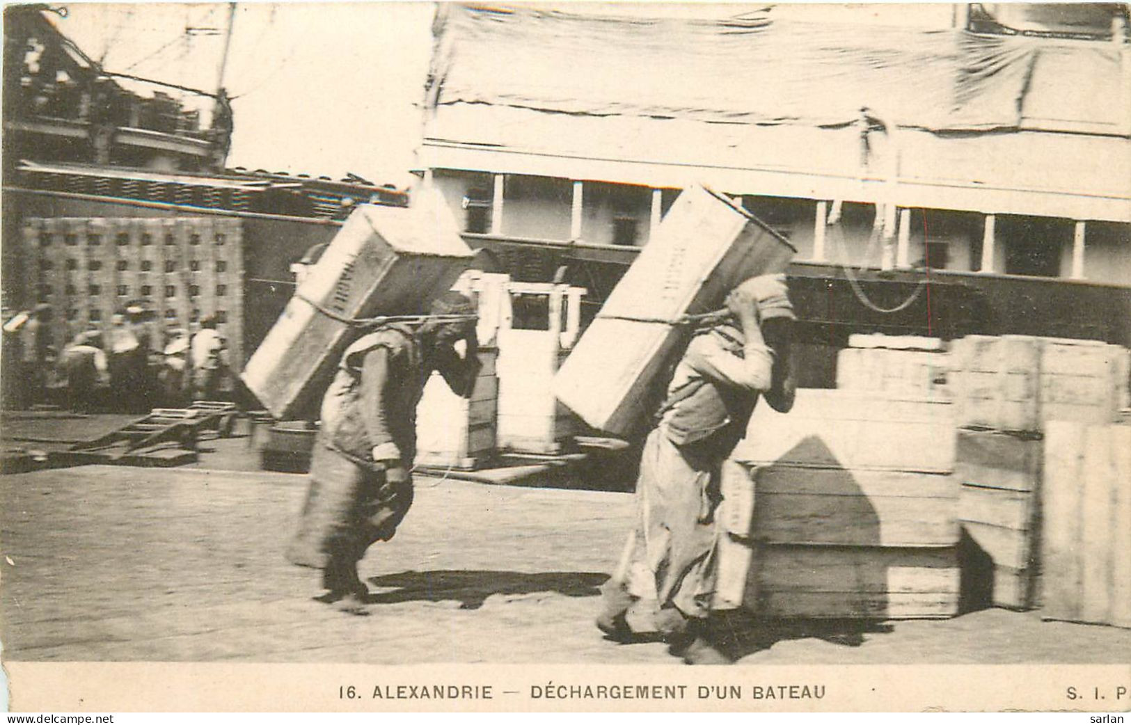 EGYPTE , Alexandrie , Dechargement d’un bateau ,  * 574 58