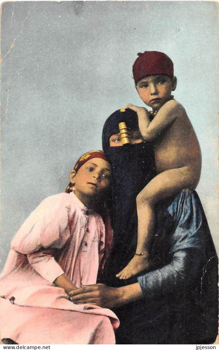 EGYPTE - PERSONNES - UNE MERE