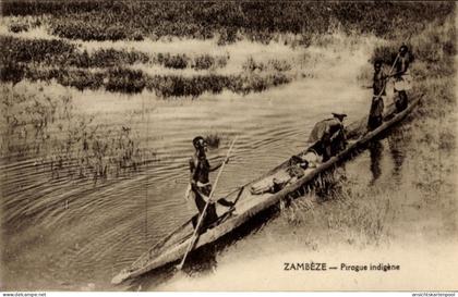 CPA Sambia, Pirogue indigène, Afrikaner, Einbaum