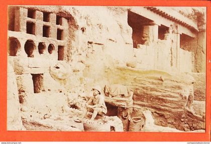 33796 / ⭐ ♥️ Carte-Photo Rare DEIROUT Assioût Haute-Egypte 07-11-1911 Egyptologue signataire tombes ? creusées falaise