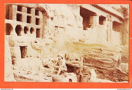 33796 /  ️ Carte-Photo Rare DEIROUT Assioût Haute-Egypte 07-11-1911 Egyptologue signataire tombes ? creusées falaise