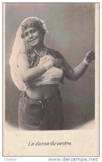EGYPTE LA DANSE DU VENTRE (JEUNE FEMME BEAU PLAN)