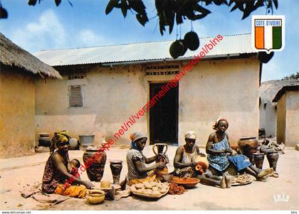 Fabricatin des poteries à Katiola - Côte d'Ivoire Ivory Coast
