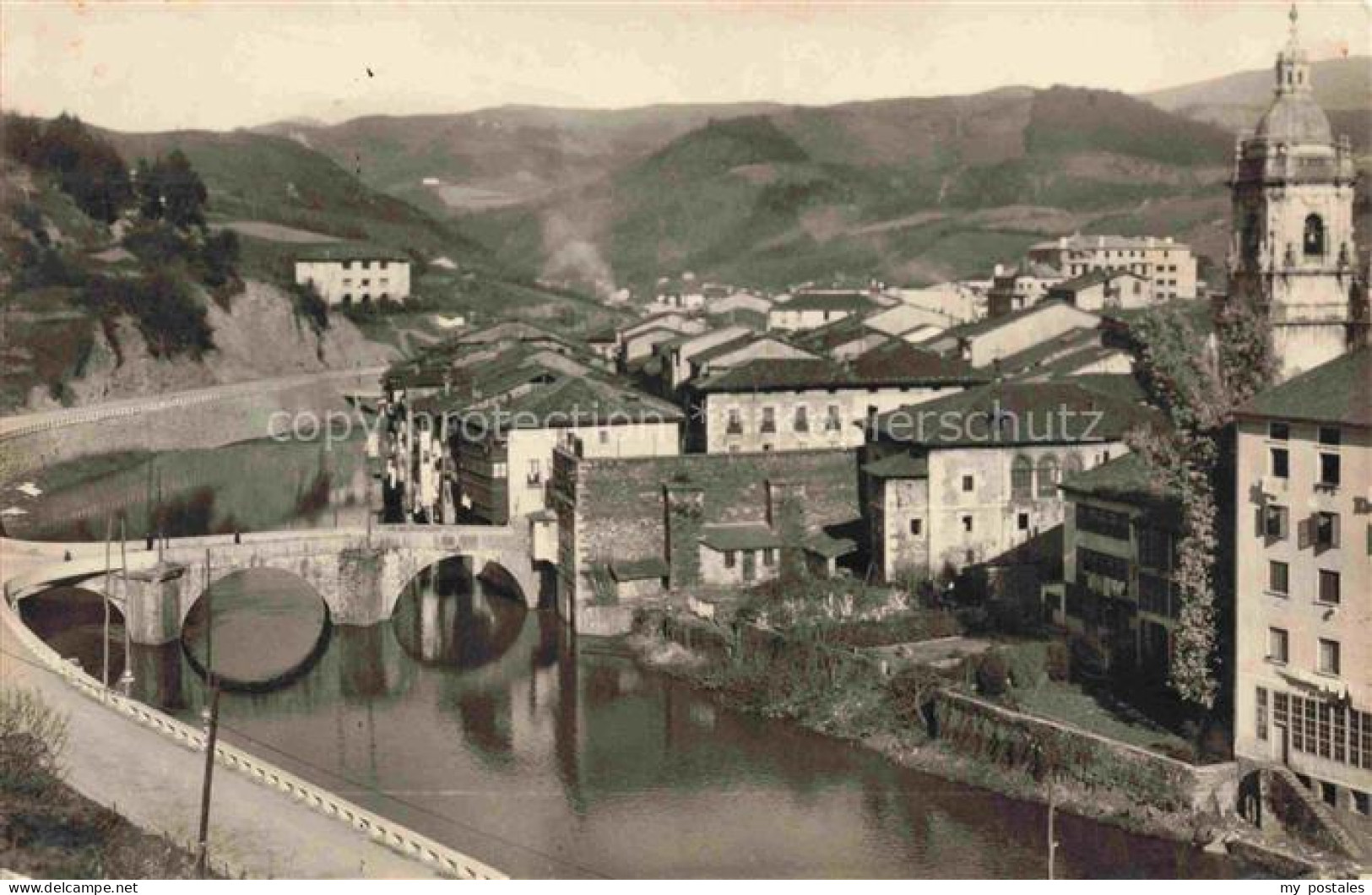 Elgoibar Pais Vasco ES Vue Generagle Deva River