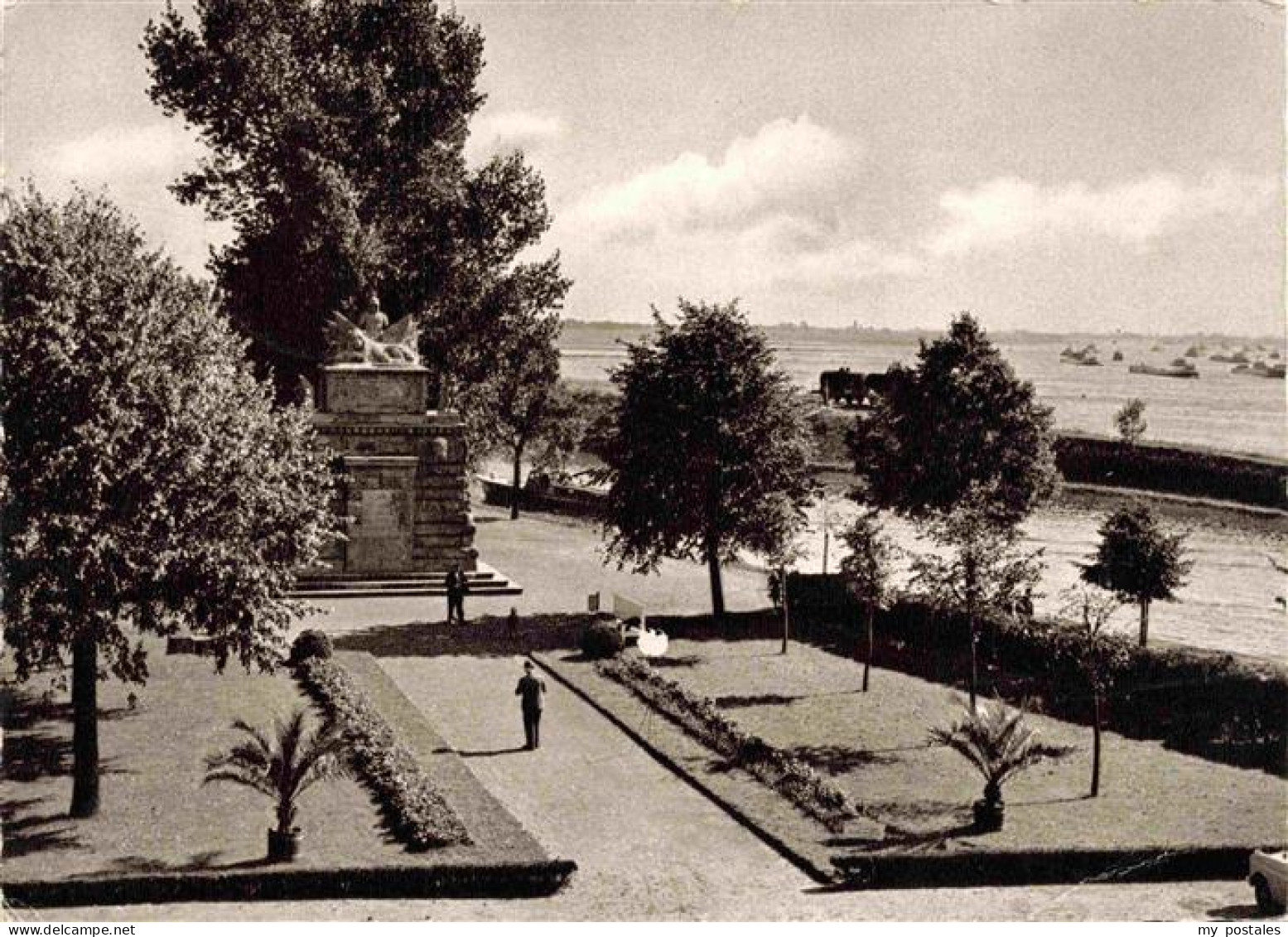 Emmerich Rhein Kriegerdenkmal