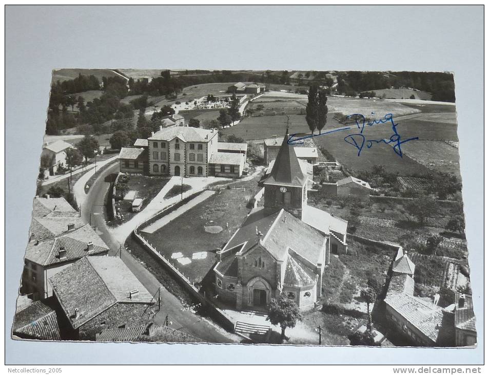 EN AVION AU-DESSUS DE...- SAINT-JEAN-SOLEYMIEUX - L'ECOLE ET L'EGLISE - 42 LOIRE