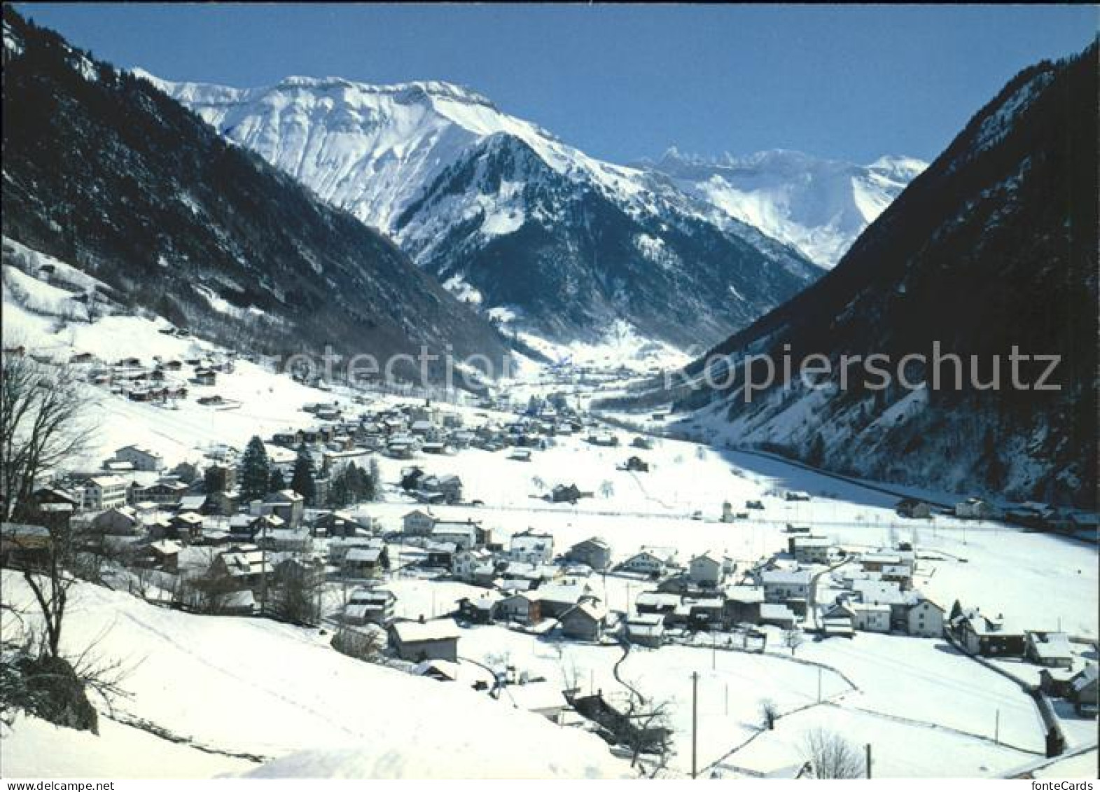 Engi im Sernftal mit Alpen