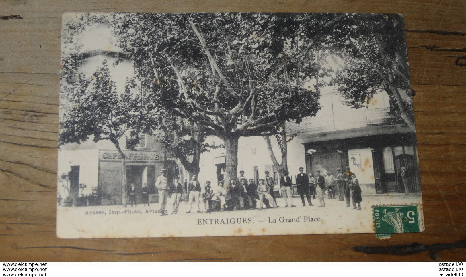 ENTRAIGUES : la grand place   ........... AS-15544