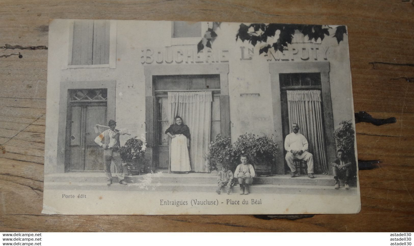 ENTRAIGUES : place du Béal    ........... AS-15542