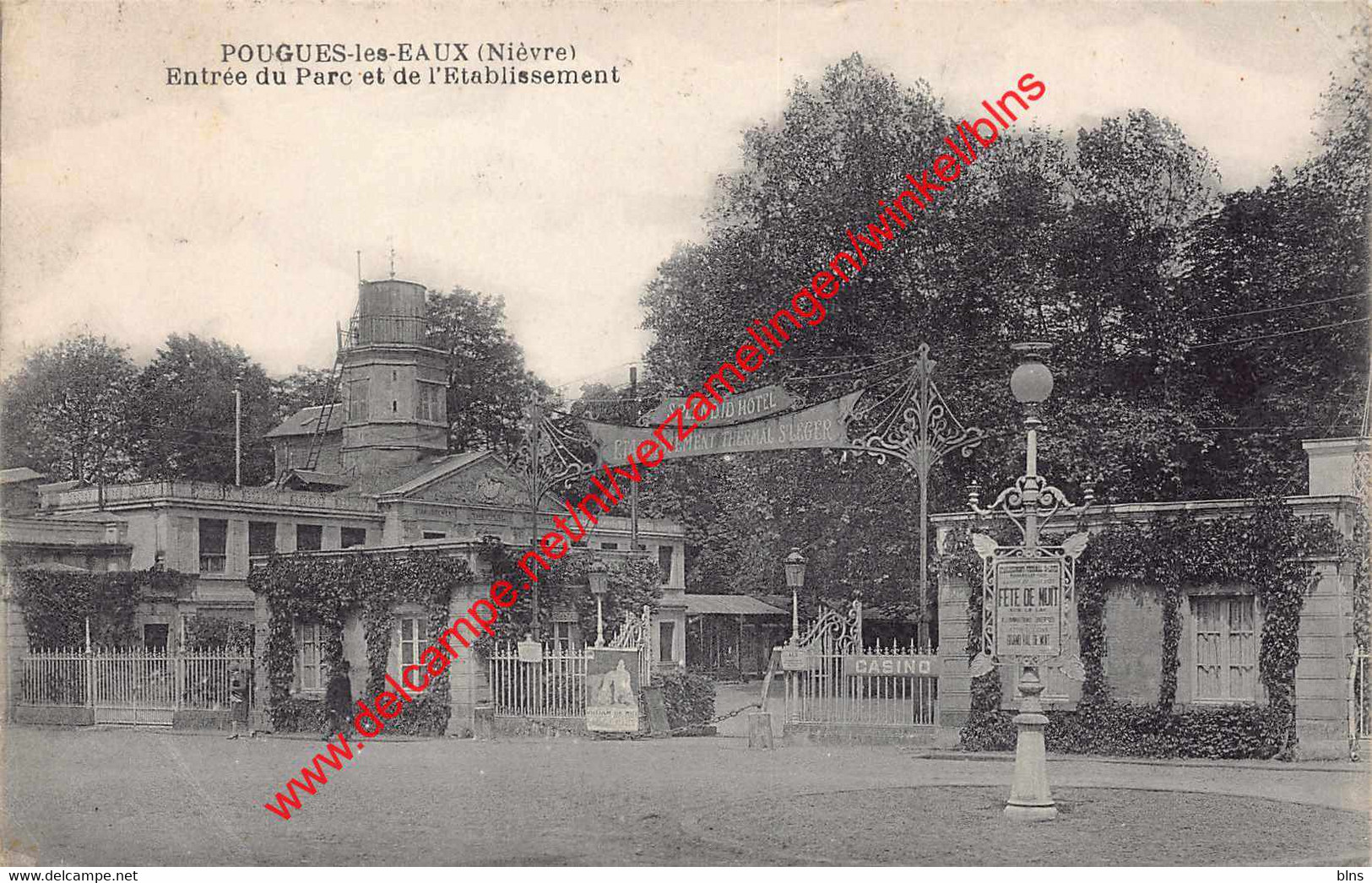 Entrée du Par cet de l'Etablissement - Pougues les Eaux - (58) Nièvre