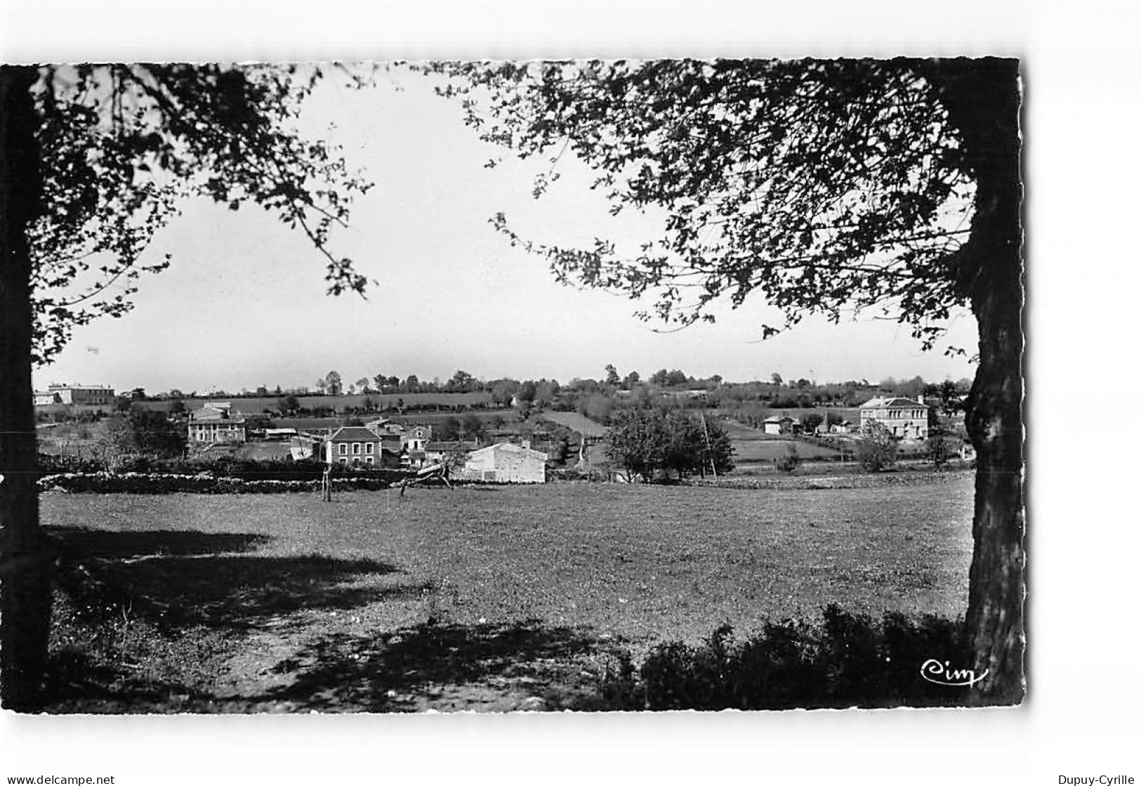Environs de CHAMPDENIERS - SAINT DENIS - Vue générale - très bon état