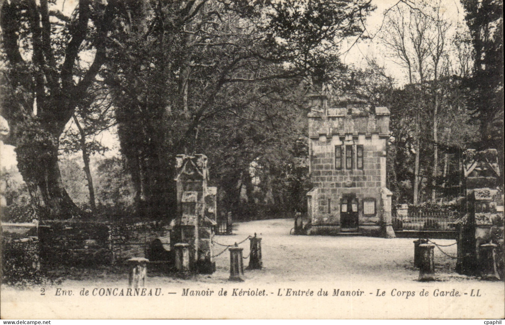 Environs de Concarneau CPA Manoir de Keriolet L'entree du manoir Le corps de garde