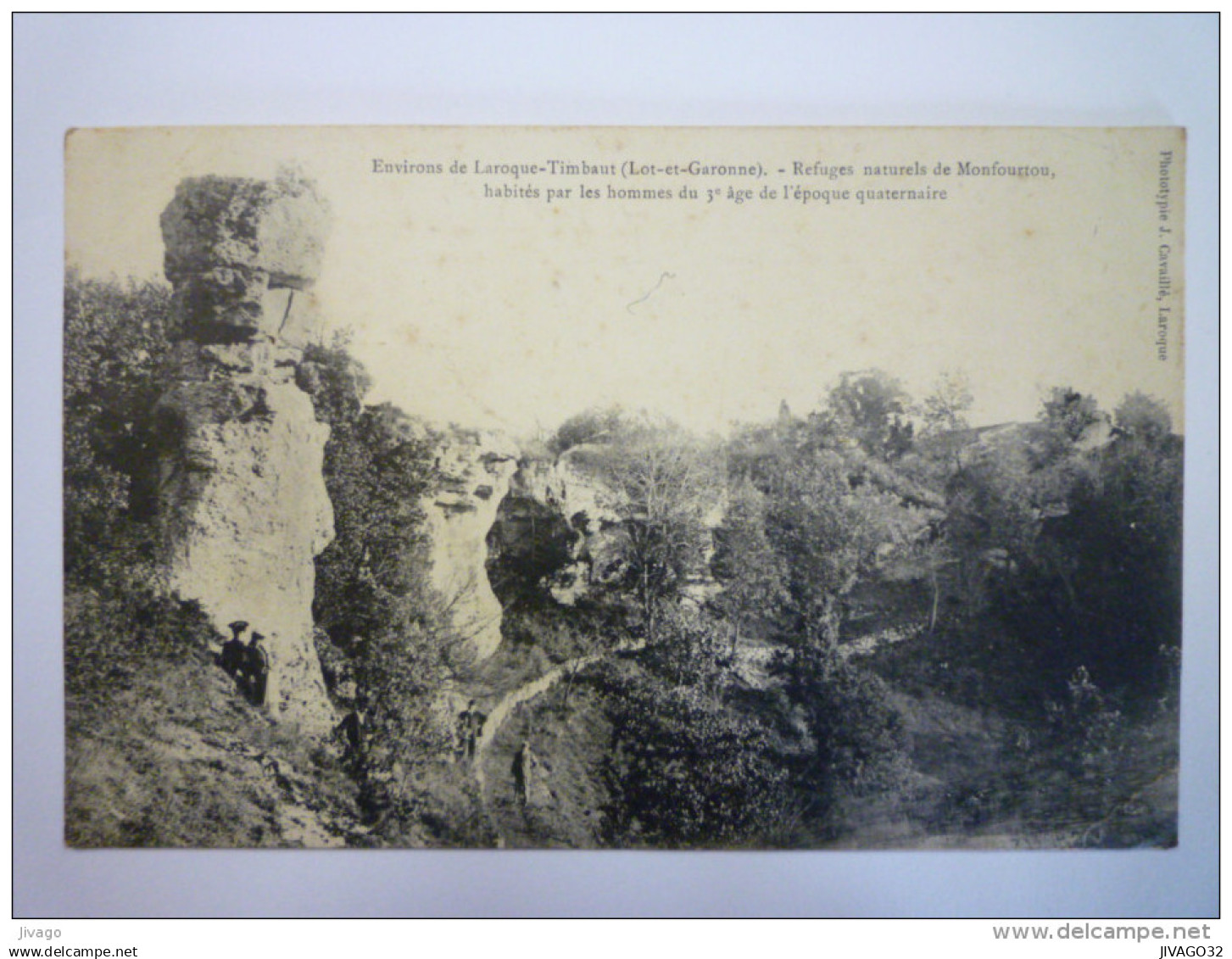 Environs de  LAROQUE-TIMBAULT  (Lot-et-Garonne) :  Refuges naturels de Monfourtou , habités par les hommes du ...