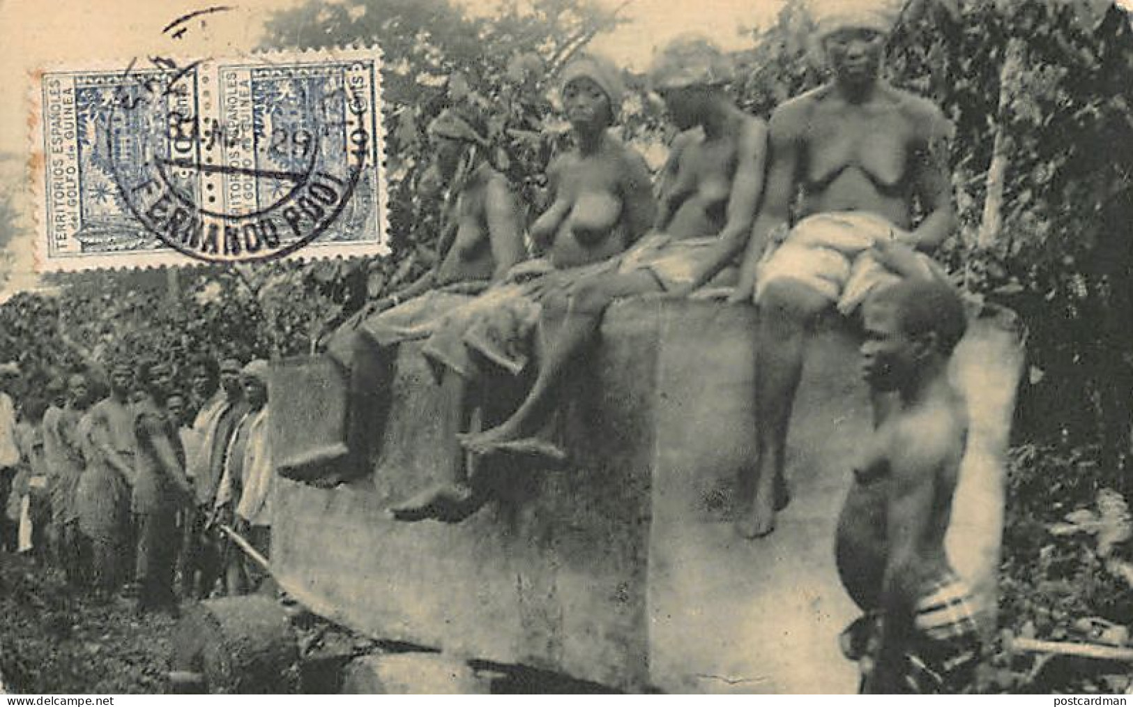 Equatorial Guinea - Transporting a large log of mahogany using archaic procedures, still in use - Ed. Pabellon Colonial